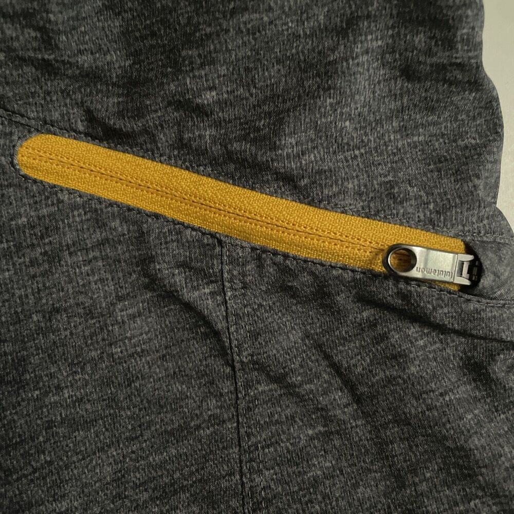 Lululemon Large T.H.E. Short 9” Heather Texture Printed Greyt Deep Coal Yellow - Picture 6 of 10